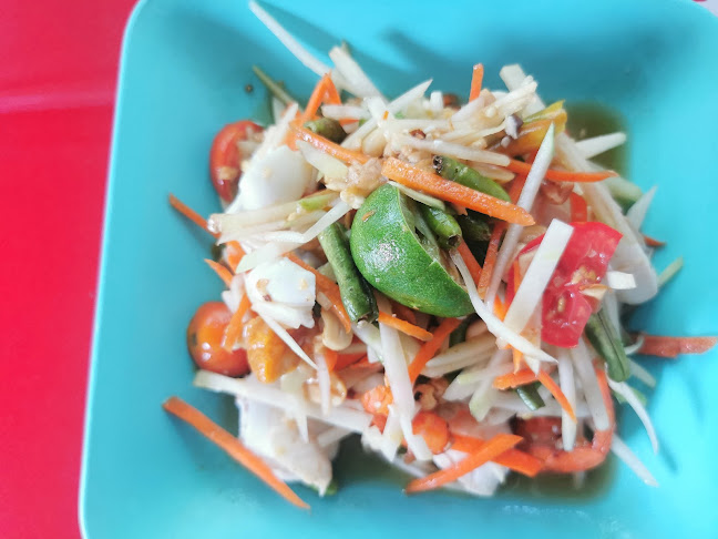 เอ๋ส้มตำ (ส้มตำซุ้มโค้ก) - การบริการอาหารและที่พัก