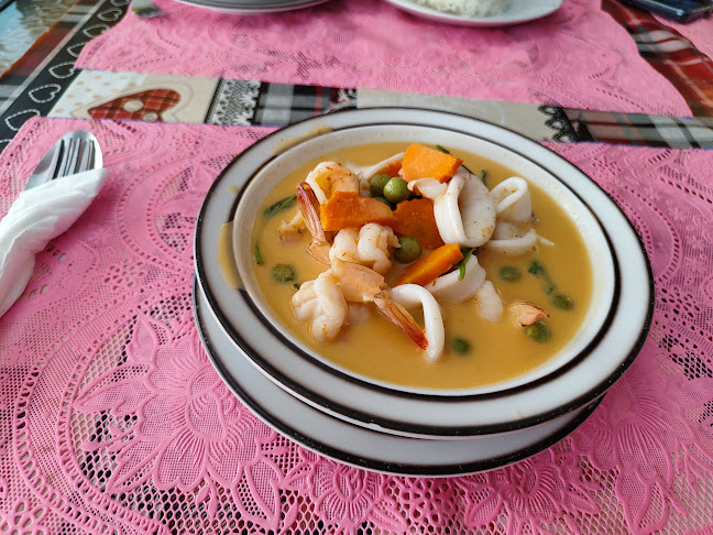 Opinii despre New Stars Restaurant & Bar în อำเภอบางละมุง - การบริการอาหารและที่พัก