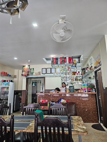 เอเวอร์เรส พัทยาซอย 10 สาย 2 - การบริการอาหารและที่พัก