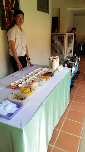 เรืองชัย ไอศครีม - การบริการอาหารและที่พัก