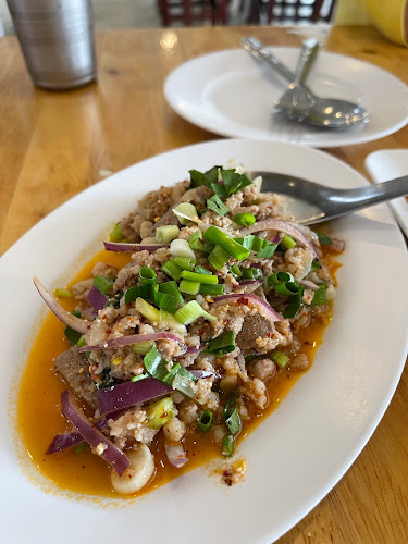 Comentarii opinii despre ข้าวแกงเจ๊จวบ ร้านใหม่ by อุ้ม & โจ้