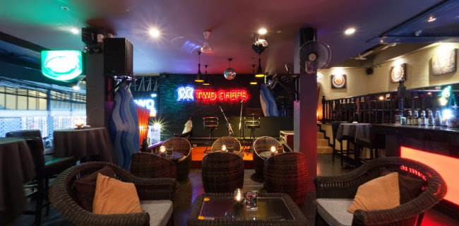 Two Chefs Kata Beach - การบริการอาหารและที่พัก