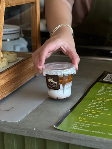 DIRTY & SCONE - การบริการอาหารและที่พัก