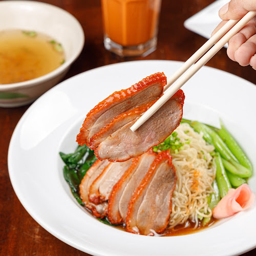 Opinii despre Pantai Seaview Restaurant Halal Food în อำเภอกะทู้ - การบริการอาหารและที่พัก