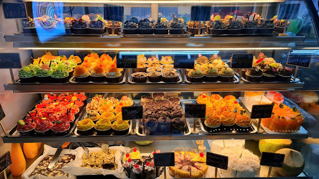 Happy Cupcake - การบริการอาหารและที่พัก