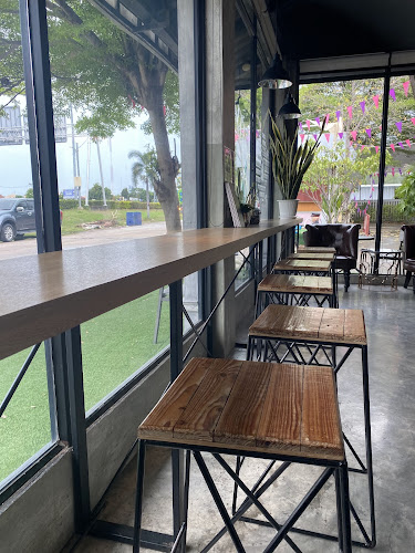 Reunrom Cafe&Bistro - การบริการอาหารและที่พัก