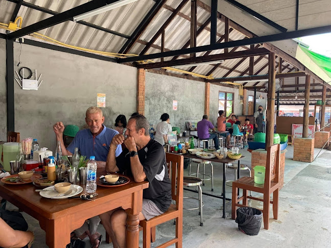 โกติ๋วก๋วยเตี๋ยวเรือรังสิต (เจ้าเก่าป่าตอง) สาขา ห้าแยกฉลอง