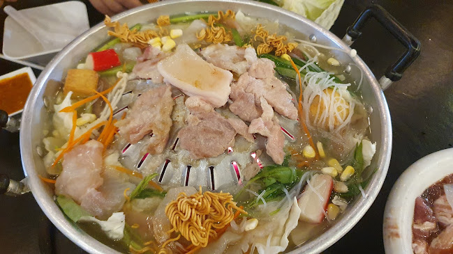 จ่าอู​ หมูเกาหลี - การบริการอาหารและที่พัก