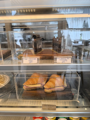 Sunday House.cafe - การบริการอาหารและที่พัก