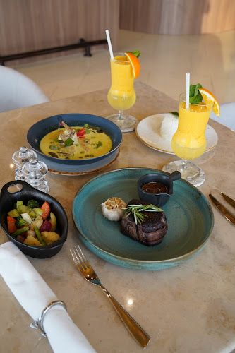 Opinii despre 7th Floor Restaurant & Bar în อำเภอถลาง - การบริการอาหารและที่พัก