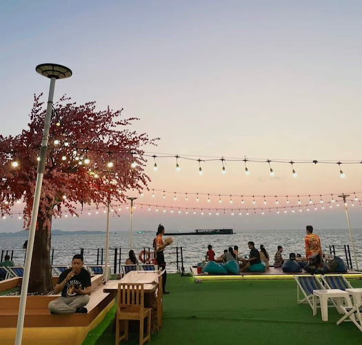 คาเฟ่ตกหมึกพัทยา Tako Trip - การบริการอาหารและที่พัก