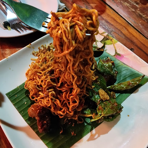 ริมน่านนมสด - การบริการอาหารและที่พัก