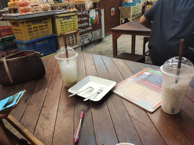 อี๊ดนมสด - การบริการอาหารและที่พัก