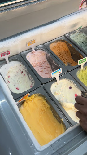 ไอศกรีมกะทิสดแม่เล็ก