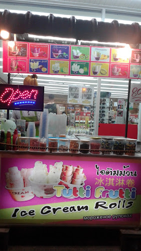 ร้านไอติมผัด Tutti Fruti ภูเก็ต - การบริการอาหารและที่พัก