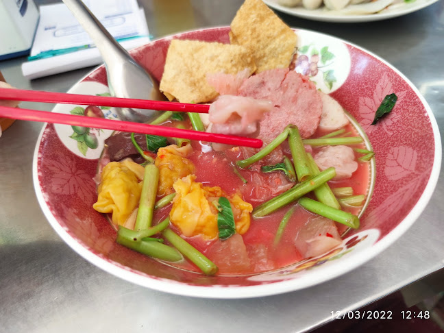เจ๊จิ๋ม ก๋วยเตี๋ยวเส้นปลา เกี๊ยวปลา - การบริการอาหารและที่พัก