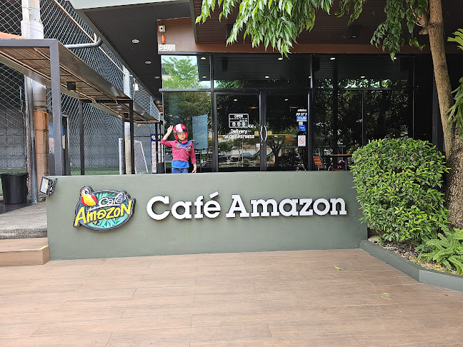 คาเฟ่ อเมซอล (สนามฟุตบอลหญ้าเทียม วินนิ่ง สเตเดี่ยม) - การบริการอาหารและที่พัก