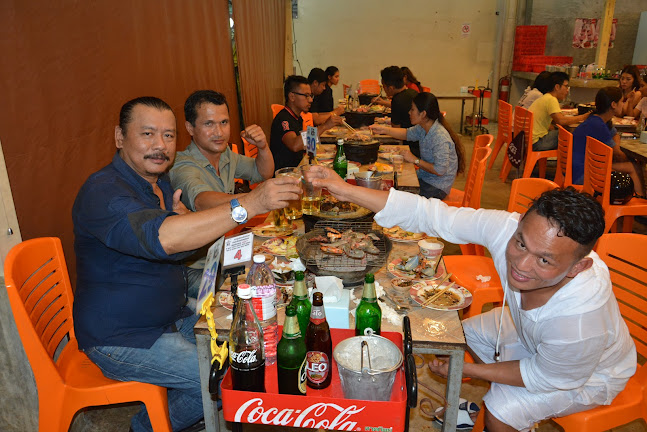 บ้านปิ้งย่าง ภูเก็ต - การบริการอาหารและที่พัก