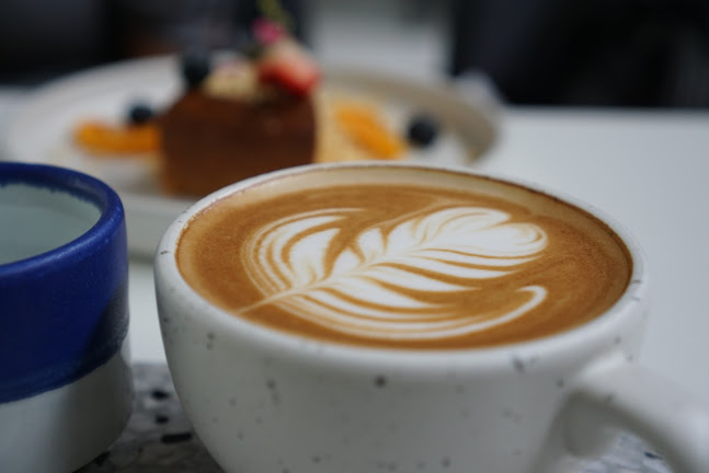 U Cup Coffeebar x Specialty Coffee (ยูคัพ คอฟฟี่บาร์ เอ็กซ์ สเปเชียลตี้คอฟฟี่) - การบริการอาหารและที่พัก