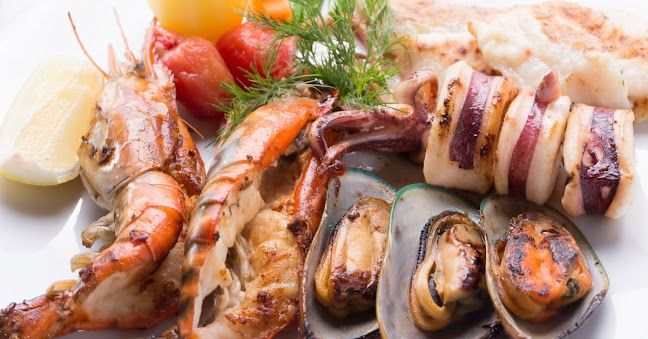 Kindee Pizzeria & Steak House - การบริการอาหารและที่พัก