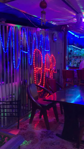 Mama barbar and restaurant - การบริการอาหารและที่พัก