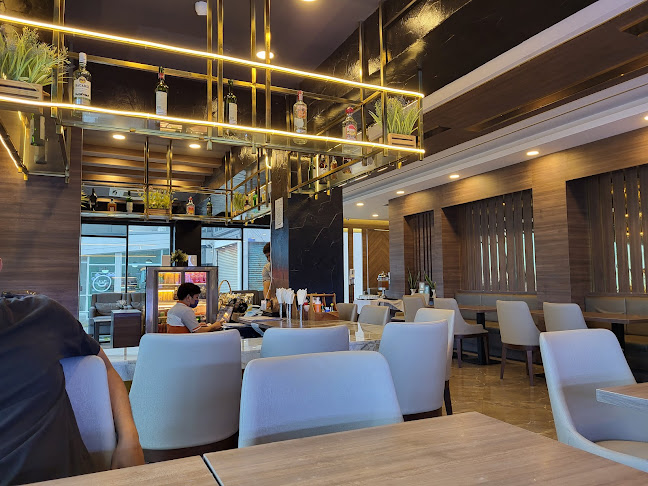 Sea Side Jomtien Beach Restaurant