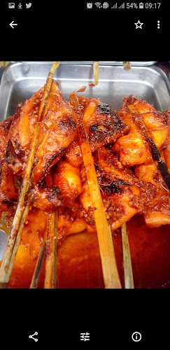 ร้านไหวเหยาะไก่ย่างฆอแหละ - การบริการอาหารและที่พัก