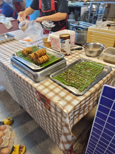 ตลาดนัดโก้เบ๋งบ้านเคียน - การบริการอาหารและที่พัก