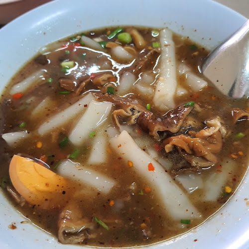 ก๋วยจั๊บอุบล (เจ้าเก่า) - การบริการอาหารและที่พัก