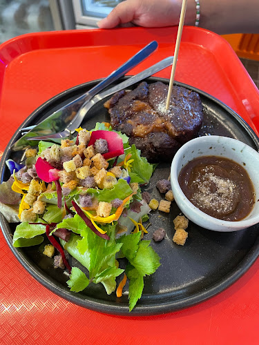 Roasty By Rai Ruen Rom (Asoke) - การบริการอาหารและที่พัก