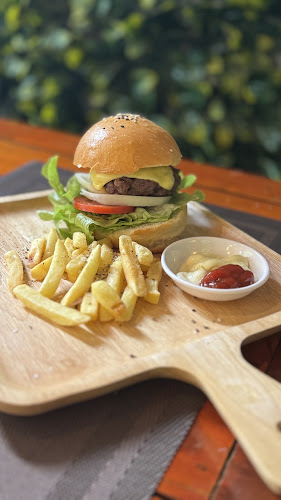 Green Paradise Rawai กรีน​พาราไดซ์​ราไวย์ - การบริการอาหารและที่พัก