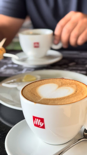 Zurich Bread Café - การบริการอาหารและที่พัก