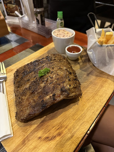 Opinii despre Livv Cafe' & Restaurant Pattaya în อำเภอบางละมุง - การบริการอาหารและที่พัก