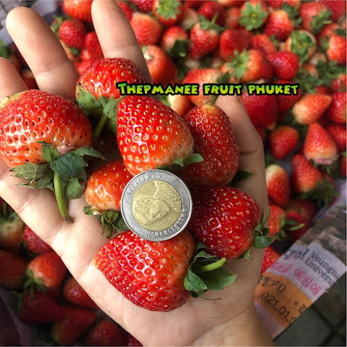ร้านขายสตรอเบอร์รี่(เทพมณีผลไม้ภูเก็ต) Strawberry shop by Thepmanee fuit phuket.