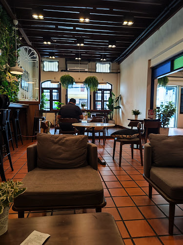 อเมซอนแยกอำเภอ - การบริการอาหารและที่พัก