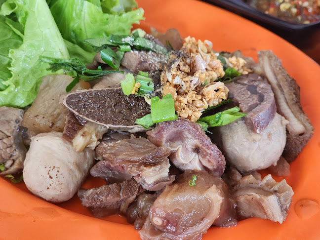 เทพ เนื้อตุ๋น - การบริการอาหารและที่พัก