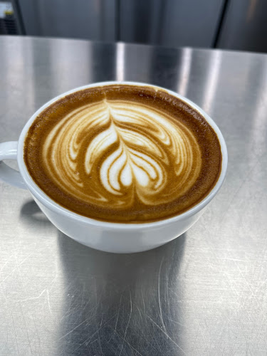 รีฟิล คอฟฟี - การบริการอาหารและที่พัก