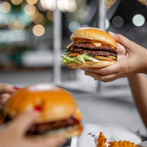 Opinii despre Prime Burger Porto De Phuket în อำเภอถลาง - การบริการอาหารและที่พัก