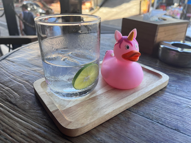 Drinker Bar - การบริการอาหารและที่พัก