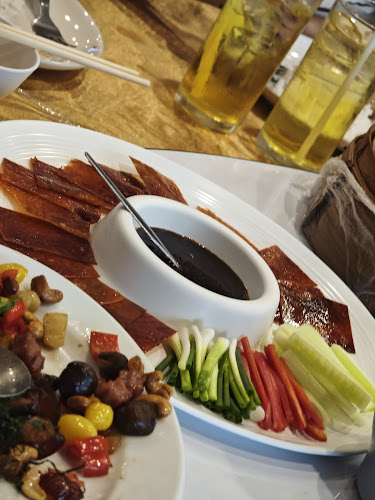 ครัวสยาม ภัตตาคาร & โต๊ะจีน - การบริการอาหารและที่พัก