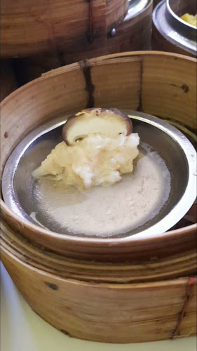 Nai Dim Sum Restaurant, Branch 2 - การบริการอาหารและที่พัก