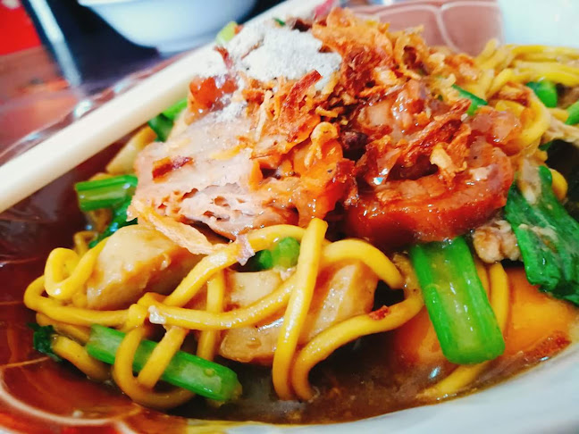 ร้านภูเก็จ นางงาม - การบริการอาหารและที่พัก