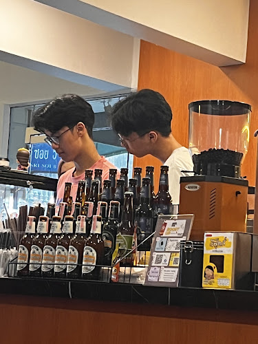 Maple leaf Coffee and Bar @ฉื่อฉาง - การบริการอาหารและที่พัก