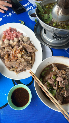 นายเก่งคลองสี่ ก๋วยเตี๋ยวเนื้อวัวรสเยี่ยม - การบริการอาหารและที่พัก