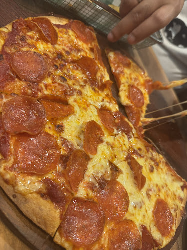 The Pizza Company (Coliseum Phuket) - การบริการอาหารและที่พัก