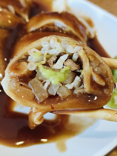 Comentarii opinii despre ปอเปี๊ยะสด เจ้าเก่าถนนแสงจันทร์ หน้าโรงแรมวังน้อย