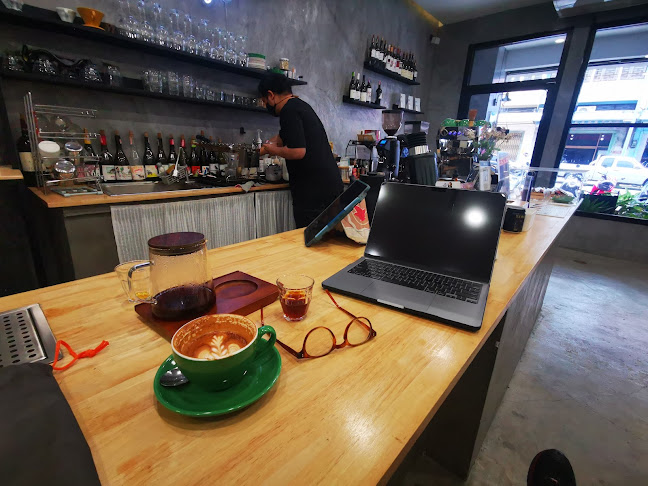 HYPE Coffee Bar (ที่จอดรถอยู่ชั้นใต้ดิน ทางลงอยู่ติดกับร้าน)