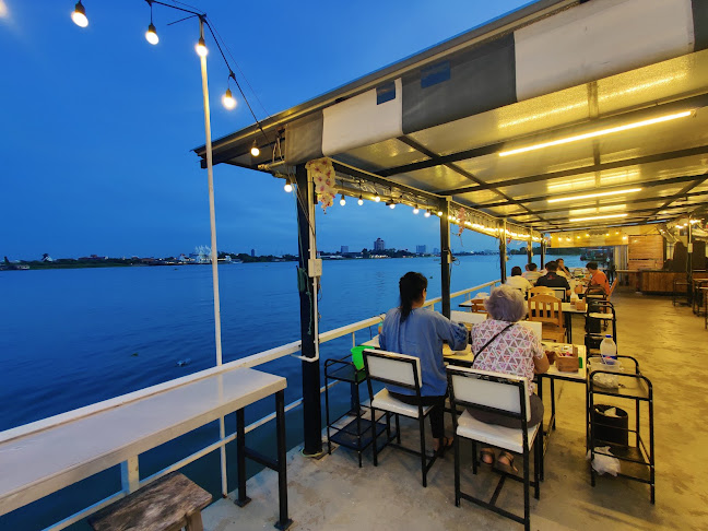 ล้านวิวชาบูริมน้ำ - การบริการอาหารและที่พัก