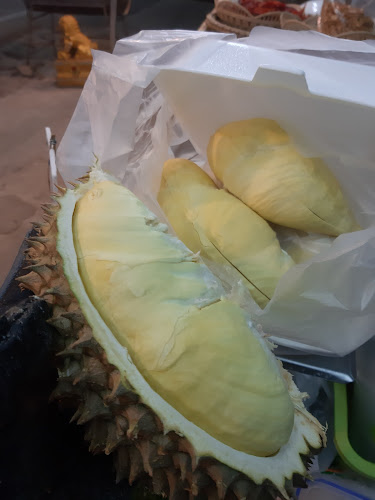 ภูเก็ตแซ่บอีสานและตามสั่ง Food and Drink - เมือง