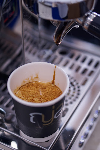 ญ่าคาเฟ่ • Coffee & Desserts •